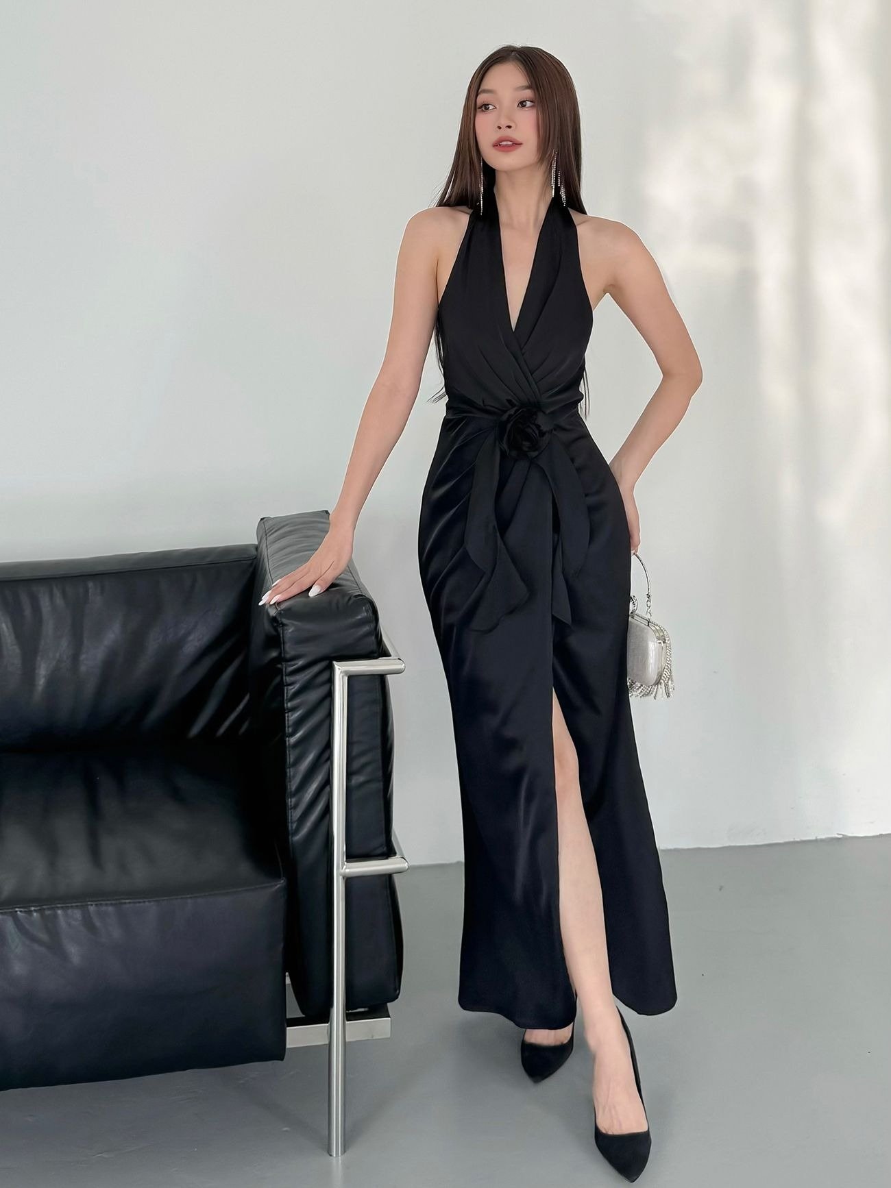 Mặc váy đen đi đám cưới