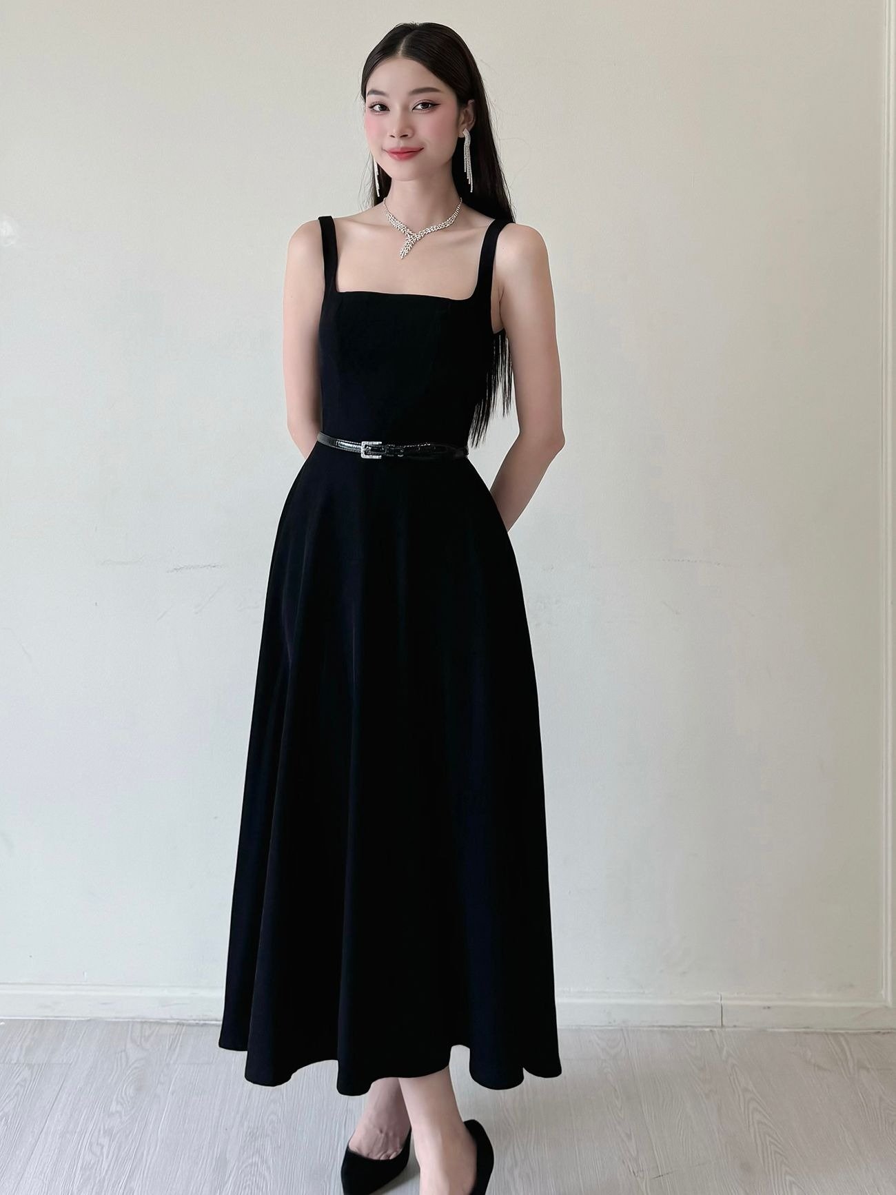 Mặc váy đen đi đám cưới