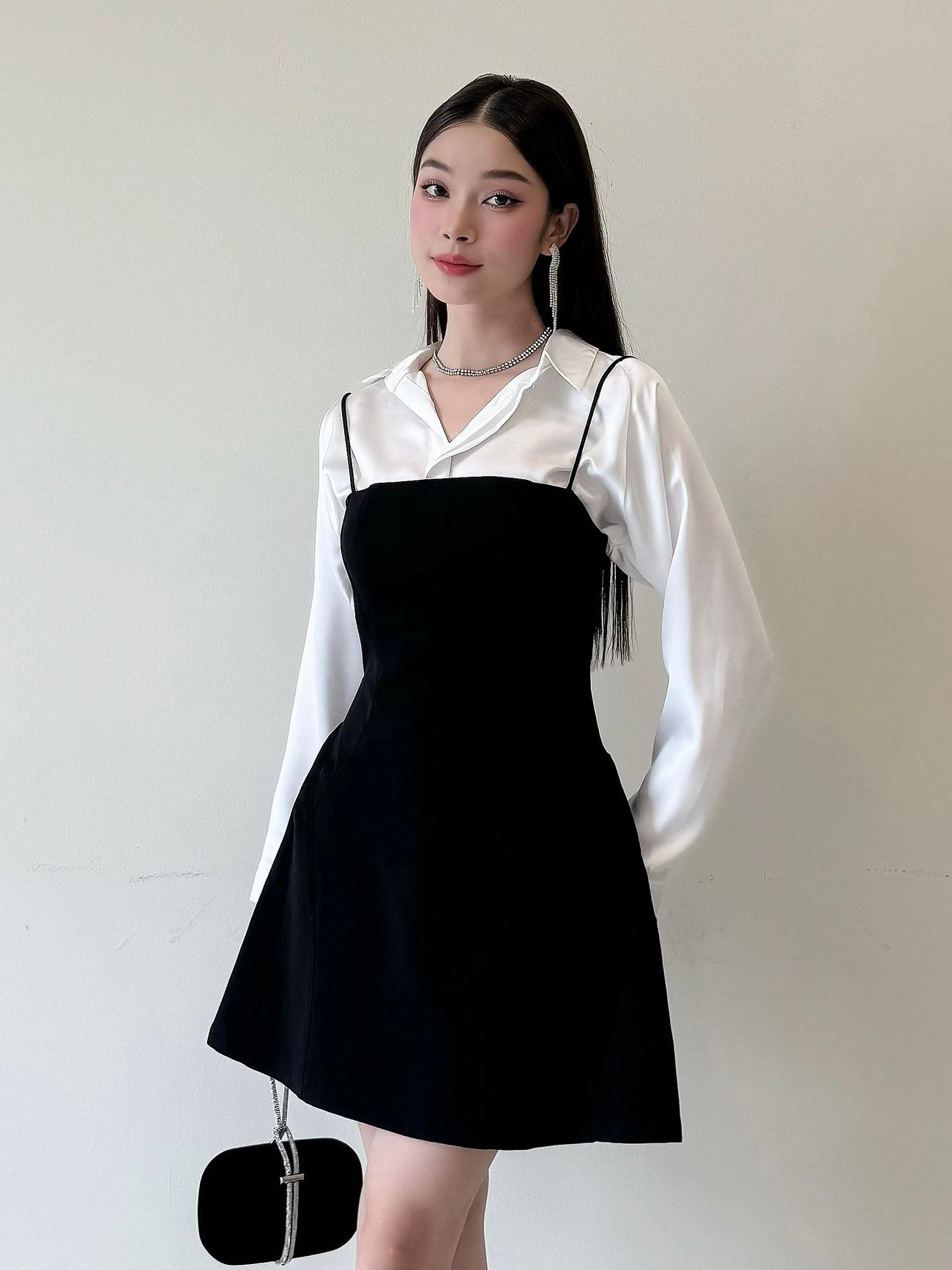 Mặc váy đen đi đám cưới