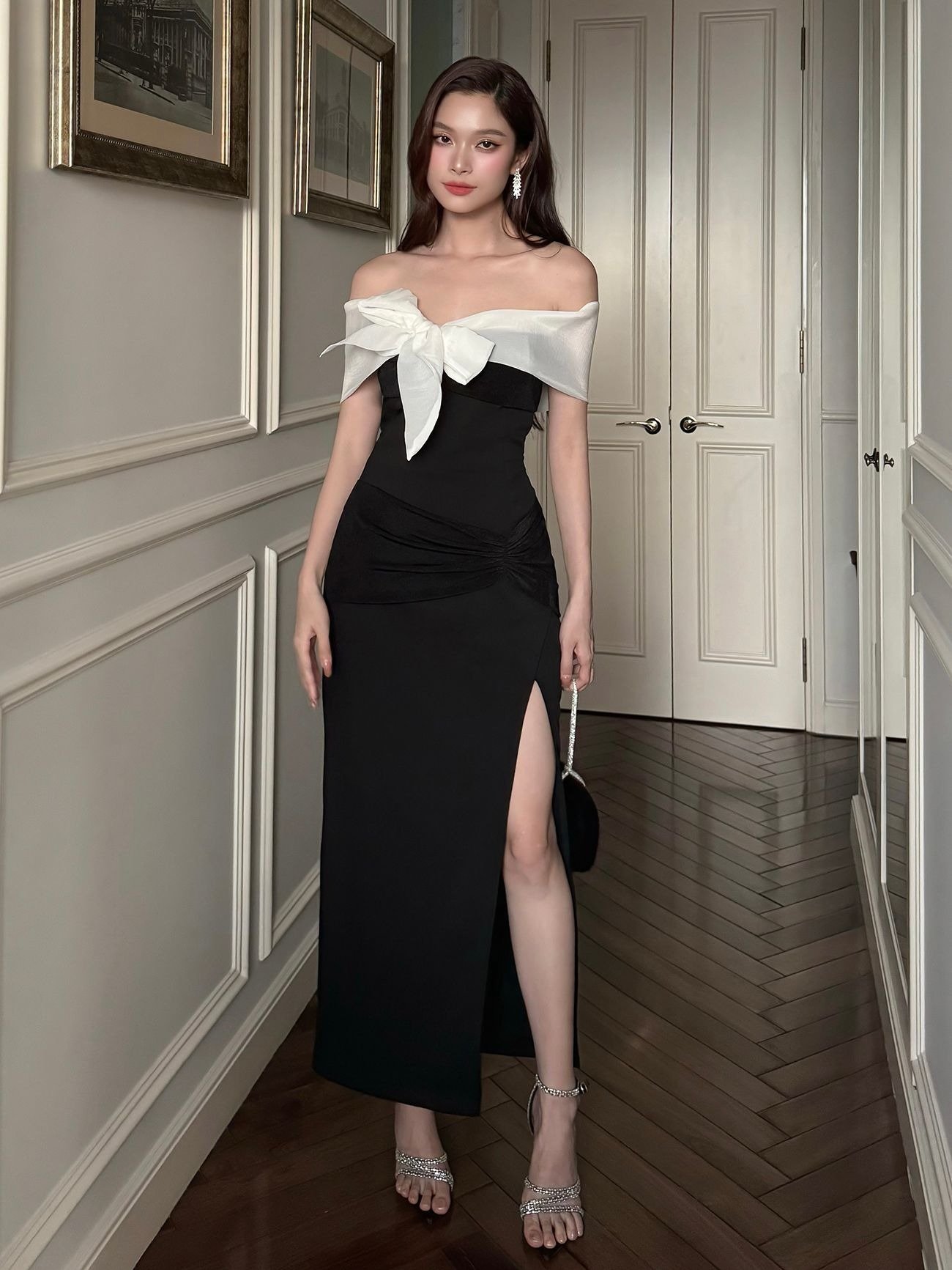 Mặc váy đen đi đám cưới