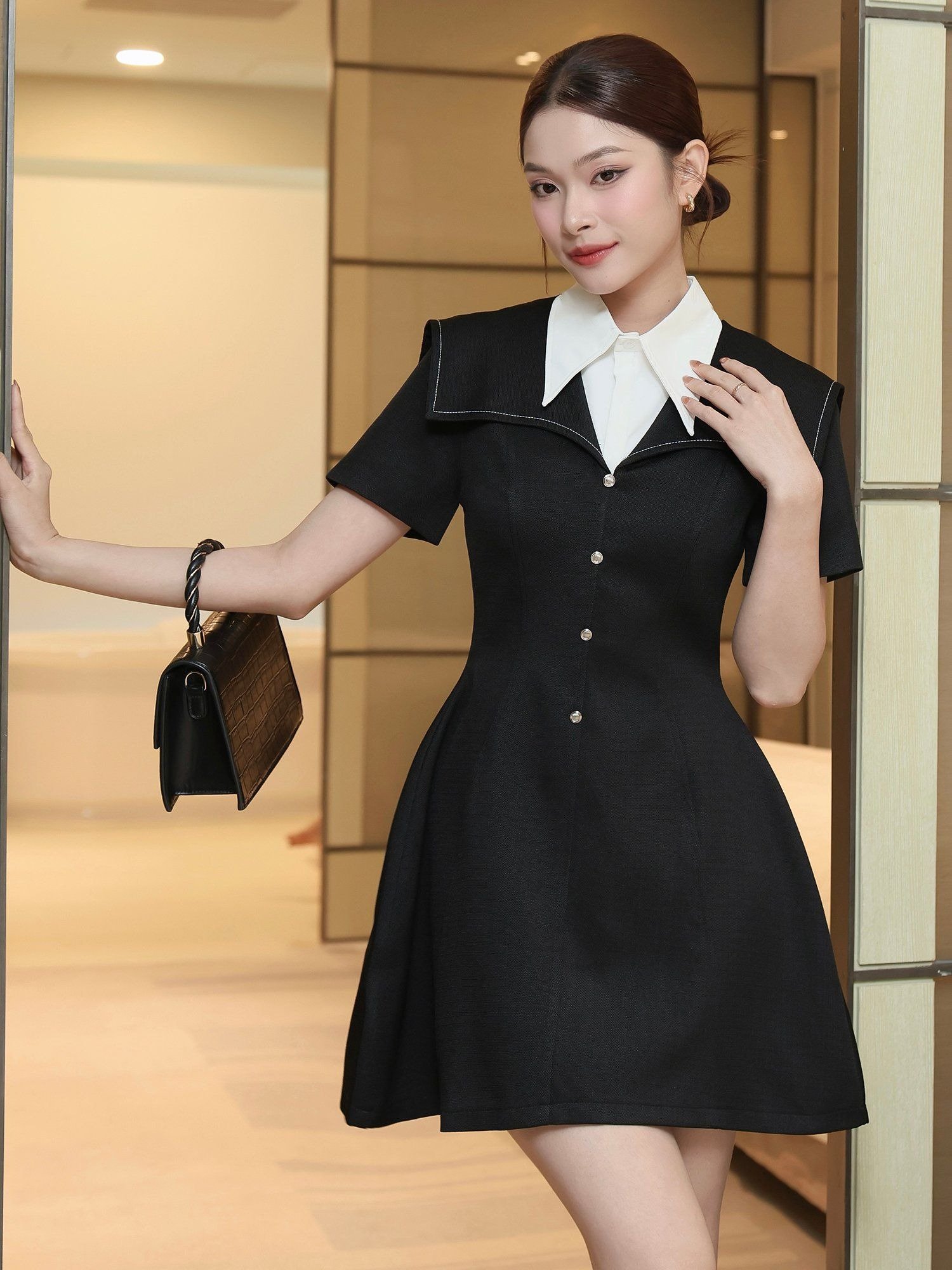 Váy yếm màu đen