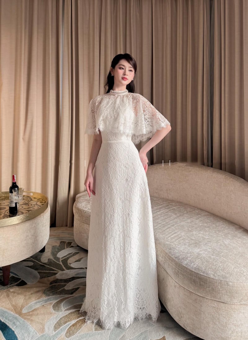 Váy Đi Bàn Dáng A Màu Trắng Cổ Cao Tay Dài Phối Ren