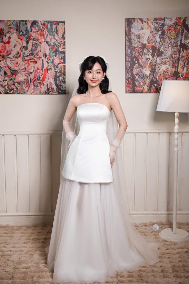 Váy Đi Bàn Dáng A Ngắn Kèm Tùng Dài Màu Trắng Cúp Ngực