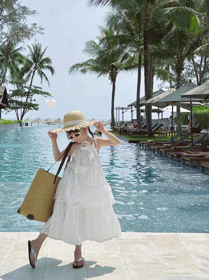 váy cổ yếm đi biển cho bé gái