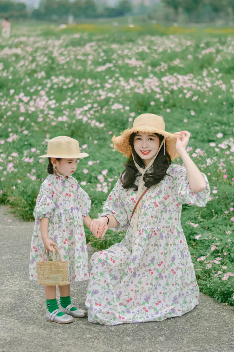 váy đôi mẹ và bé đi biển