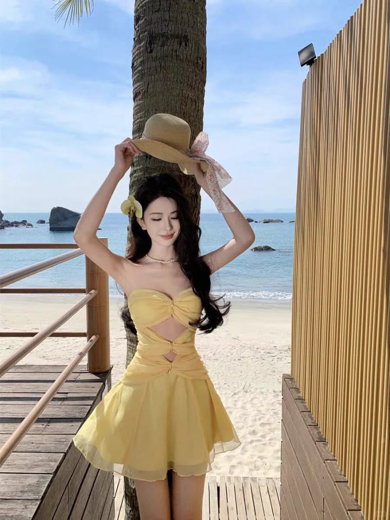 váy đi biển màu vàng