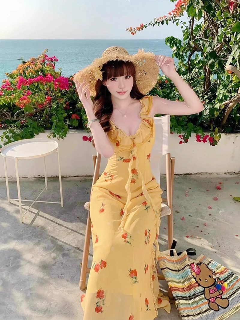 váy đi biển màu vàng