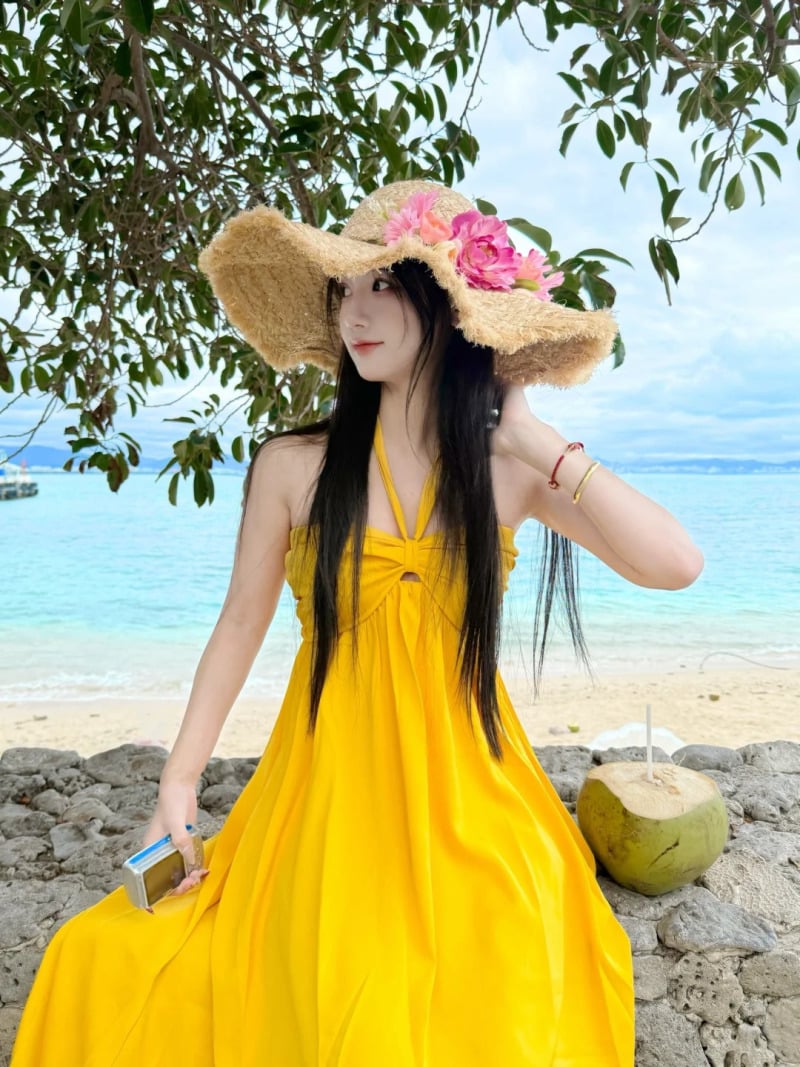 váy đi biển màu vàng