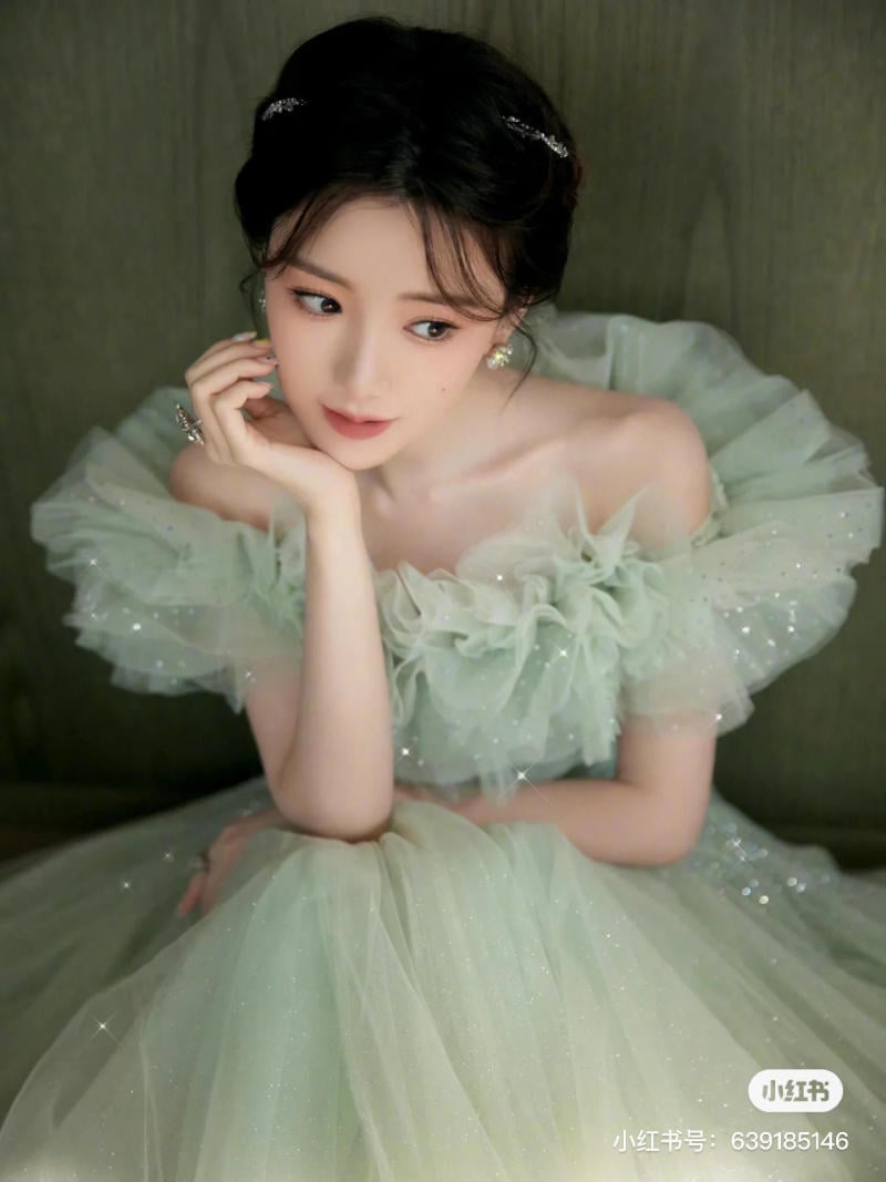 Top 30+ mẫu váy cưới dự tiệc sang trọng hot nhất 2023 - Lucky Anh & Em