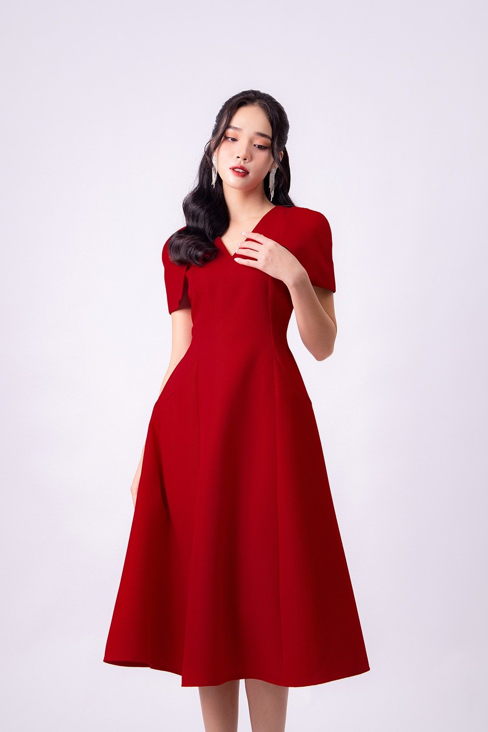 Mẫu váy suông thanh lịch đi tiệc màu đỏ đô