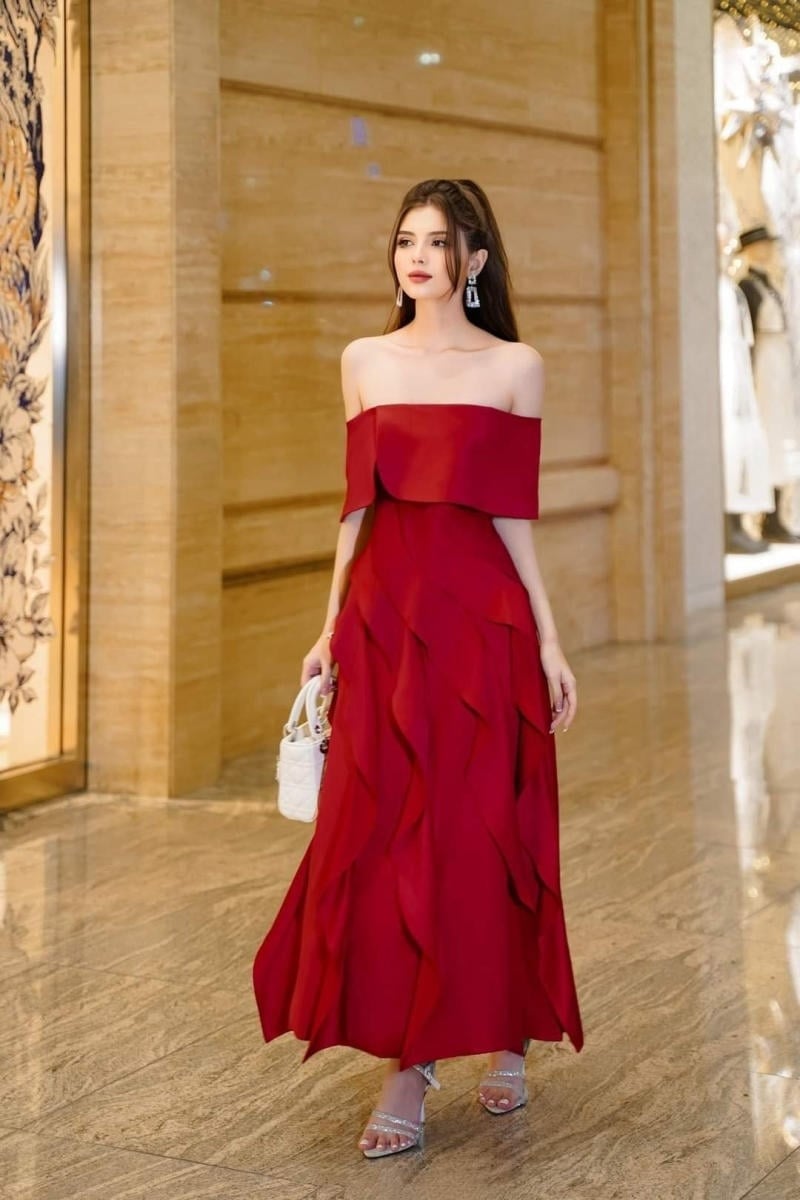 Mẫu váy maxi thướt tha đi tiệc màu đỏ