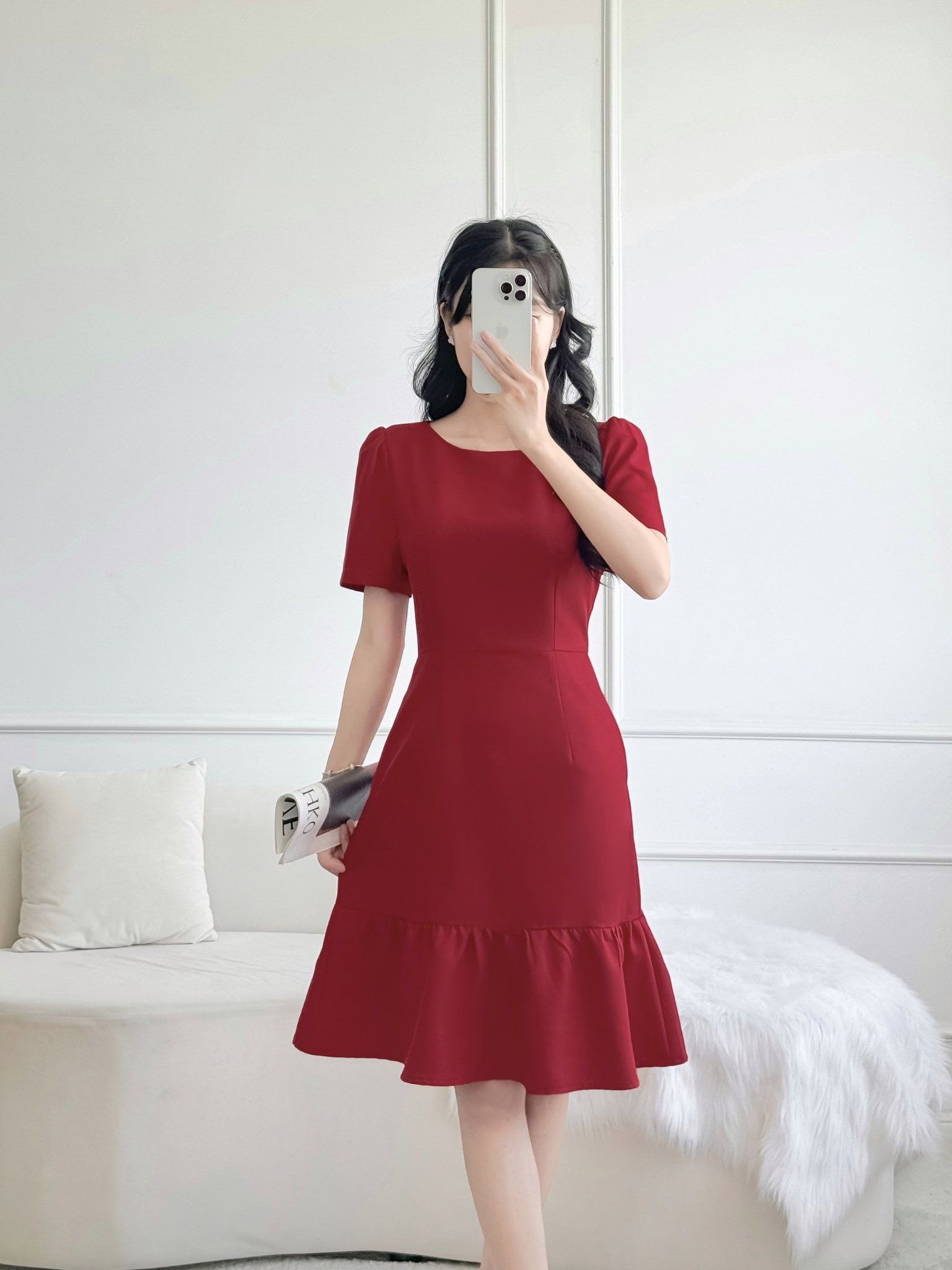 Váy đuôi cá tay ngắn chất kate/tuytsi bèo nhún ở gấu màu đỏ đô