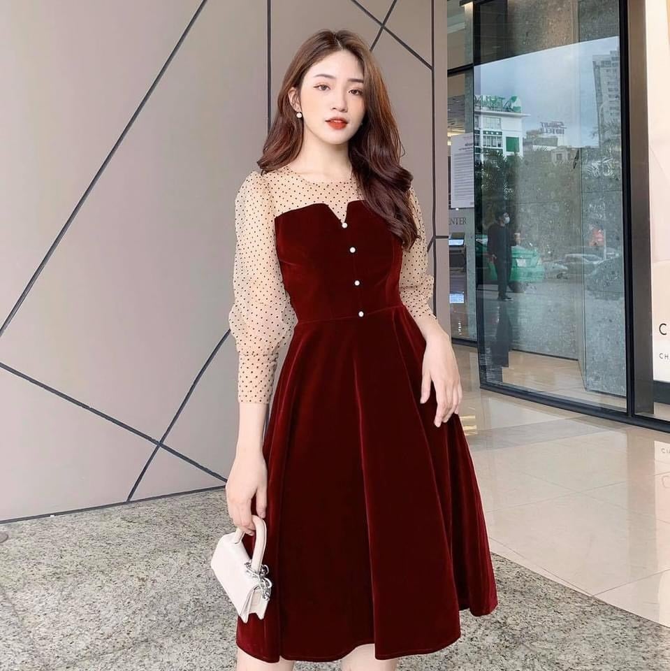 Váy nhung đỏ đô phối voan chấm bi tay phồng