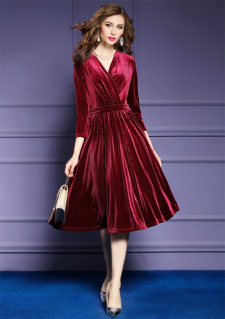 Váy nhung đỏ burgundy dáng xòe cổ V thanh lịch