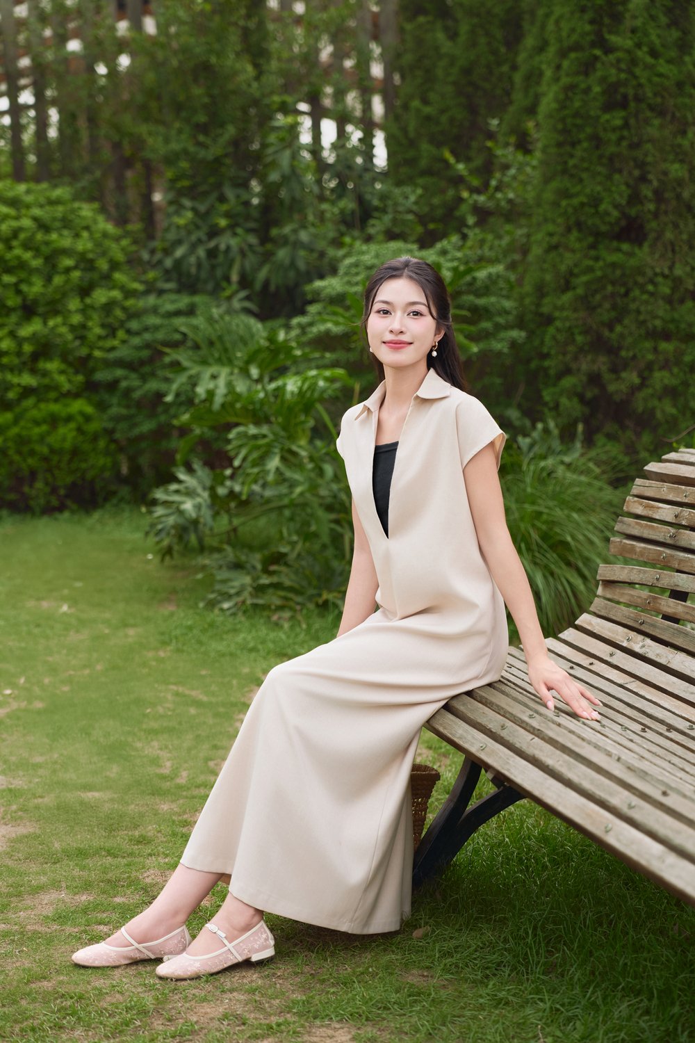 Đầm đũi suông dáng cổ khoét sâu có kèm áo quây