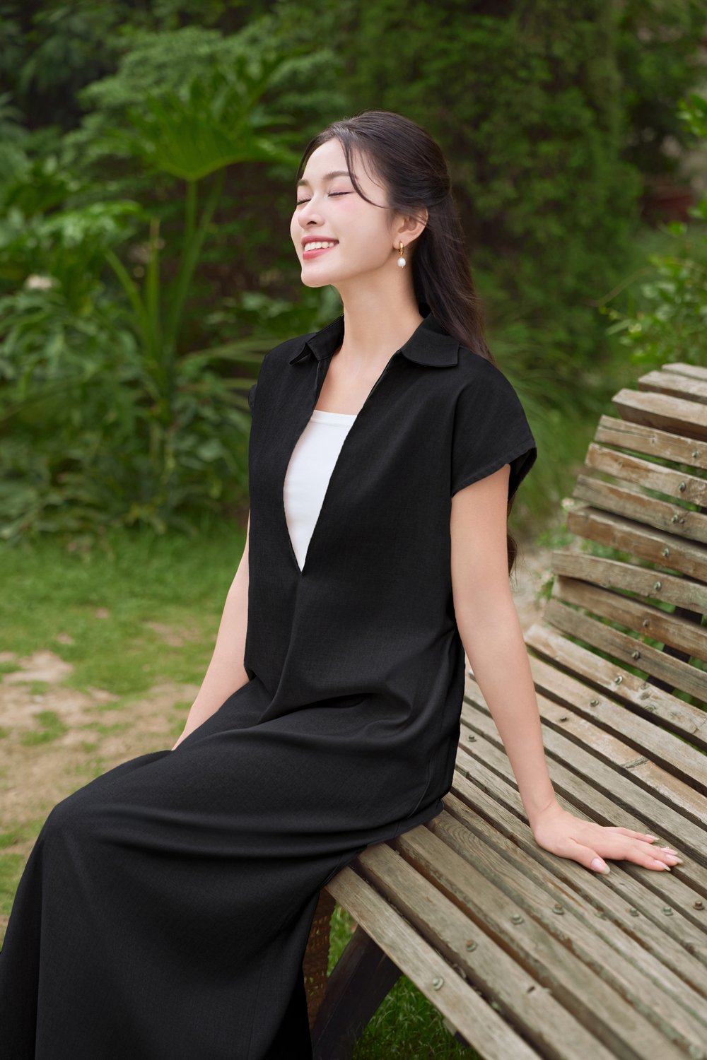 Đầm đũi suông dáng cổ khoét sâu có kèm áo quây