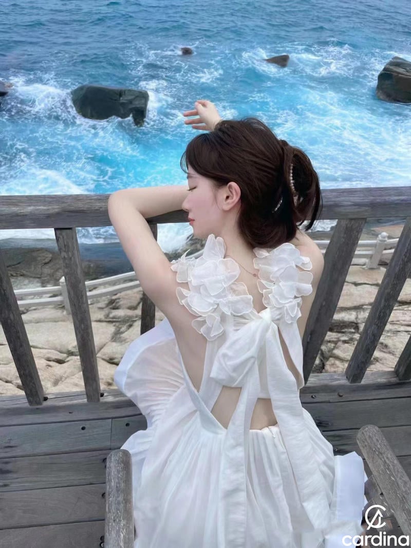 váy trắng đi biển