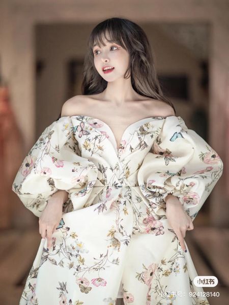 Tổng hợp 99+ mẫu váy trễ vai hot trend, quyến rũ cho bạn gái – Cardina