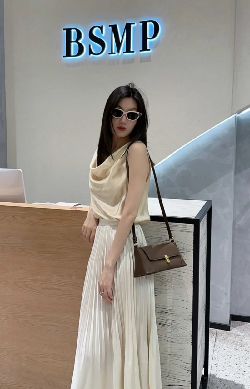 chân váy xếp ly