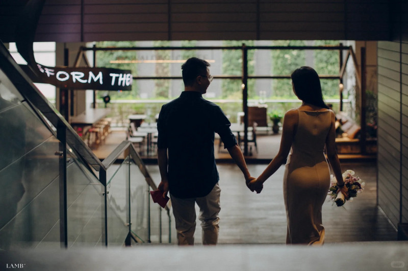 chụp ảnh với người yêu giấu mặt