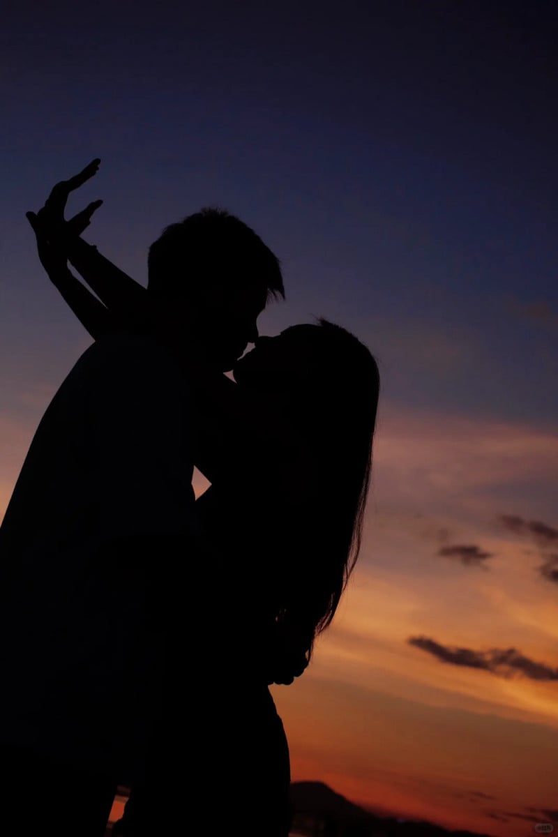 chụp ảnh với người yêu giấu mặt