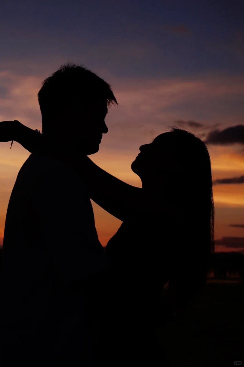 chụp ảnh với người yêu giấu mặt