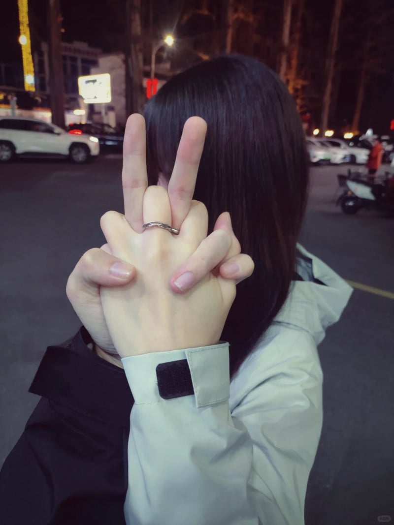 chụp ảnh với người yêu giấu mặt