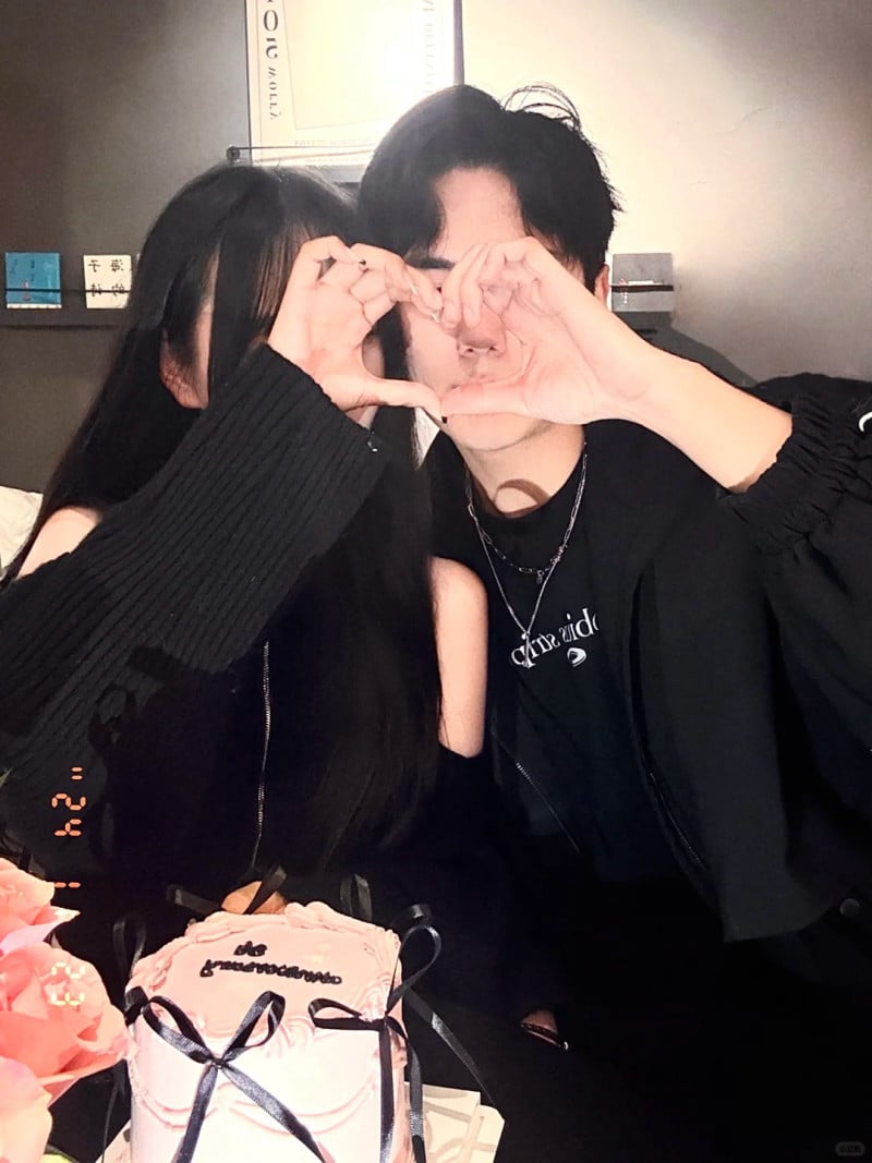 chụp ảnh với người yêu giấu mặt