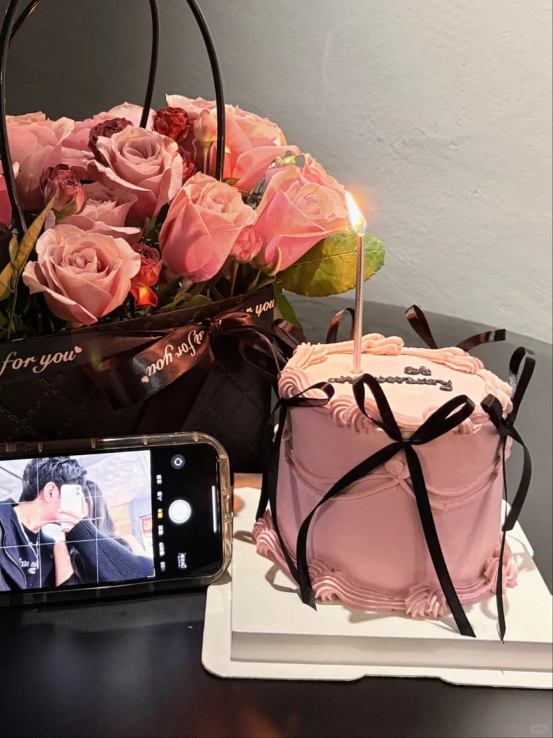 chụp ảnh với người yêu giấu mặt