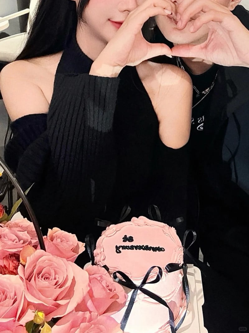 chụp ảnh với người yêu giấu mặt