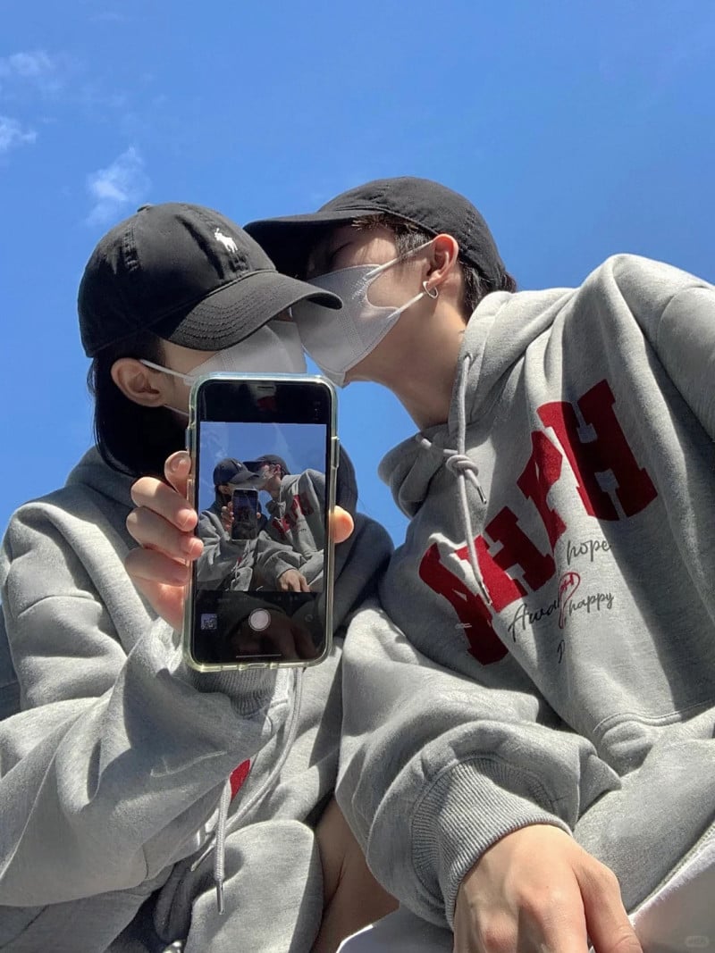 chụp ảnh với người yêu giấu mặt