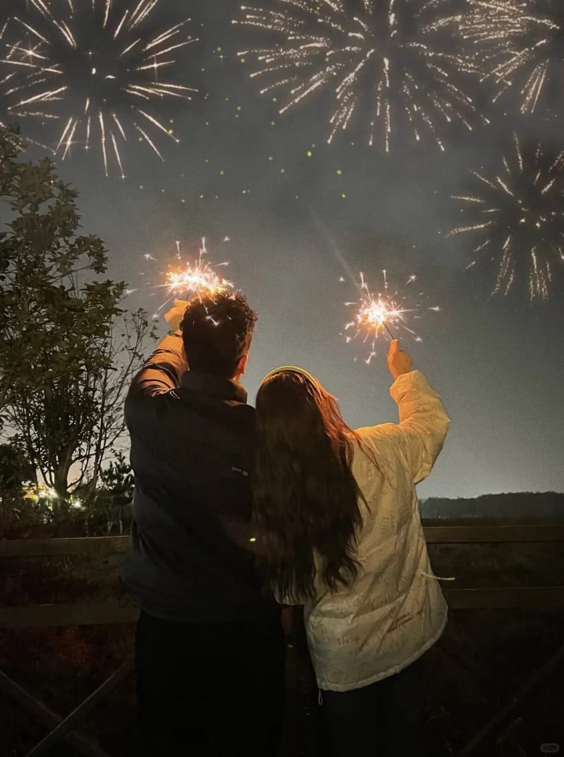 chụp ảnh với người yêu giấu mặt