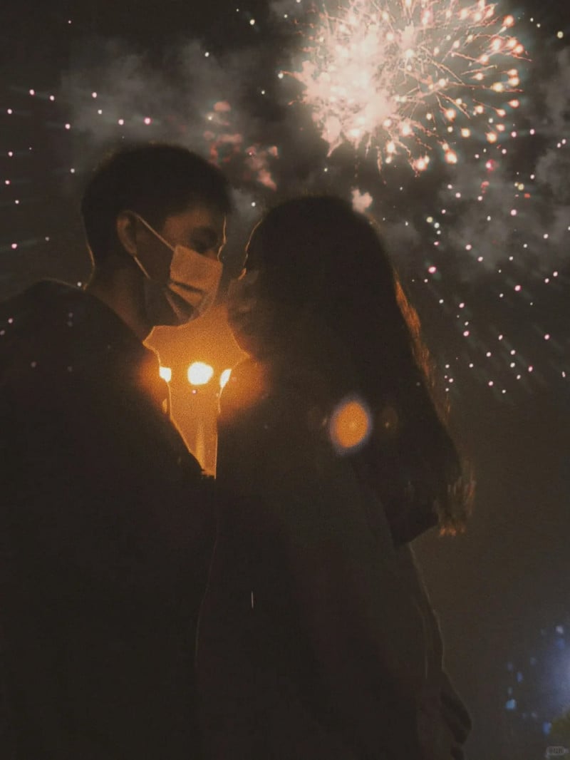 chụp ảnh với người yêu giấu mặt