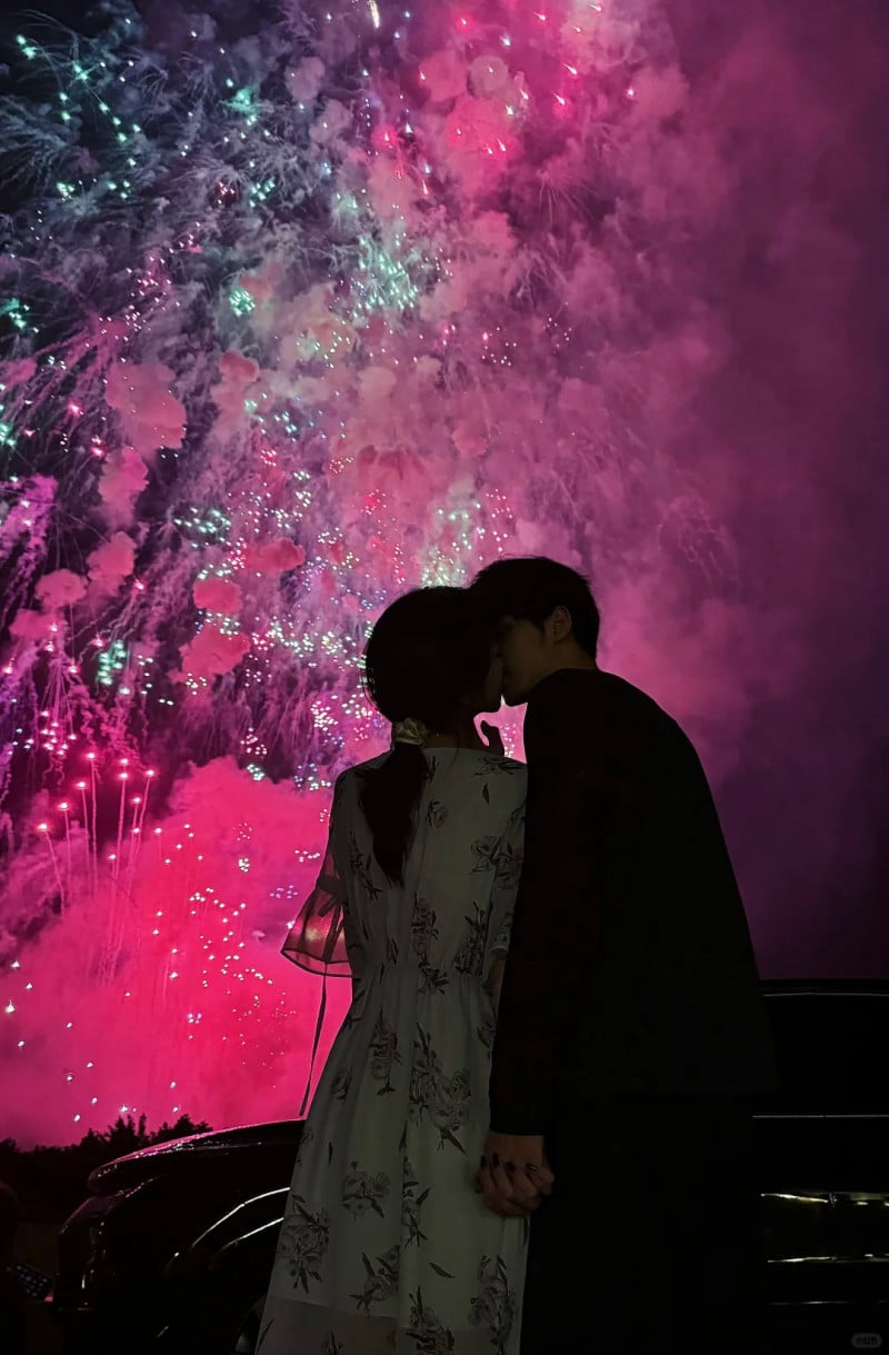 chụp ảnh với người yêu giấu mặt