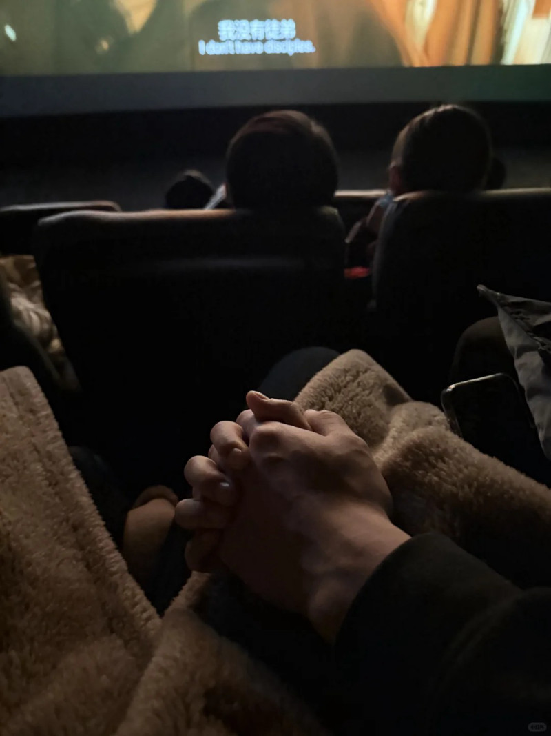 chụp ảnh với người yêu giấu mặt