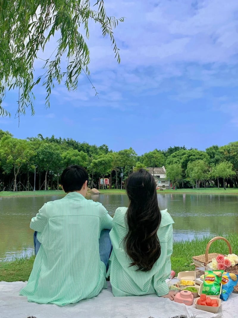 chụp ảnh với người yêu giấu mặt