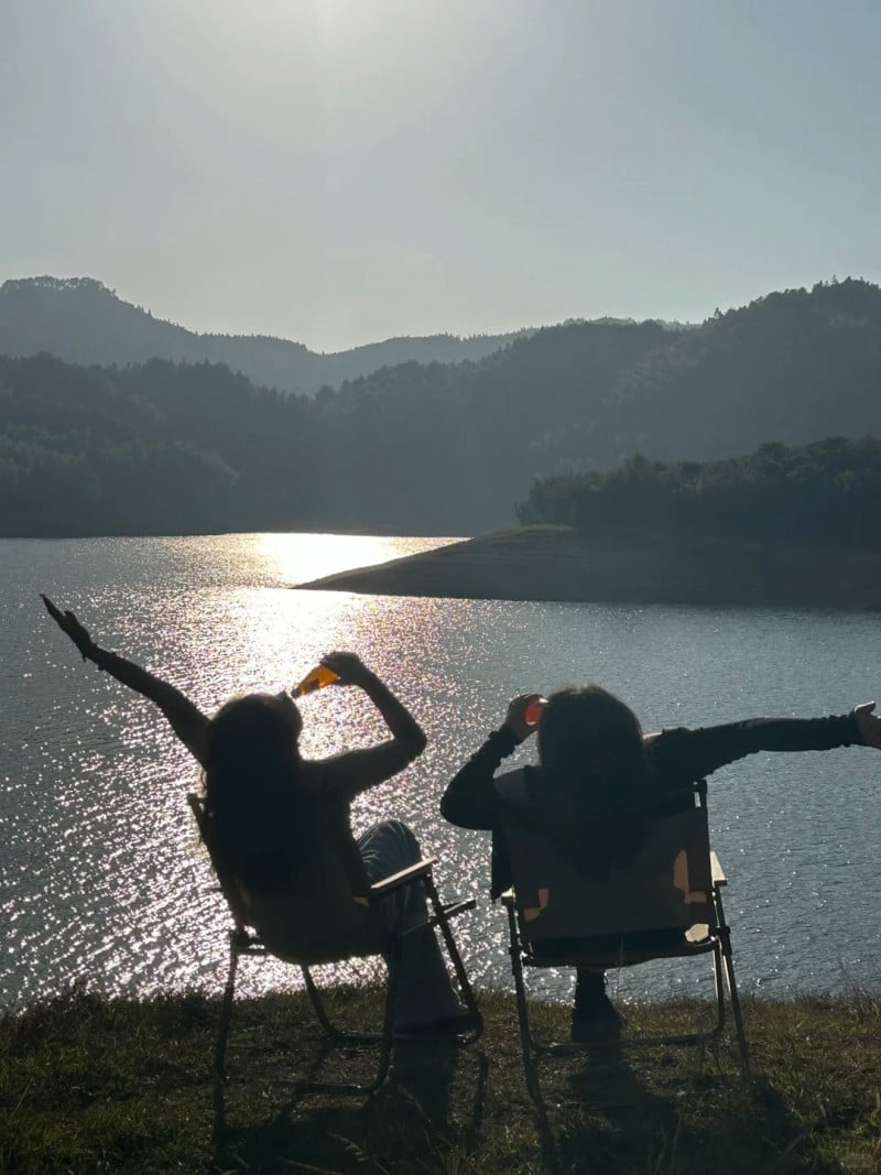 chụp ảnh với người yêu giấu mặt