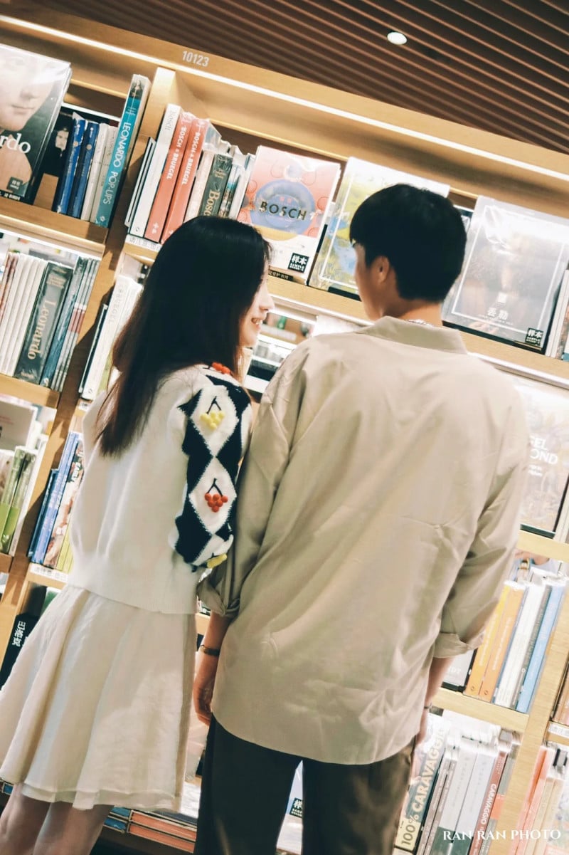 chụp ảnh với người yêu giấu mặt