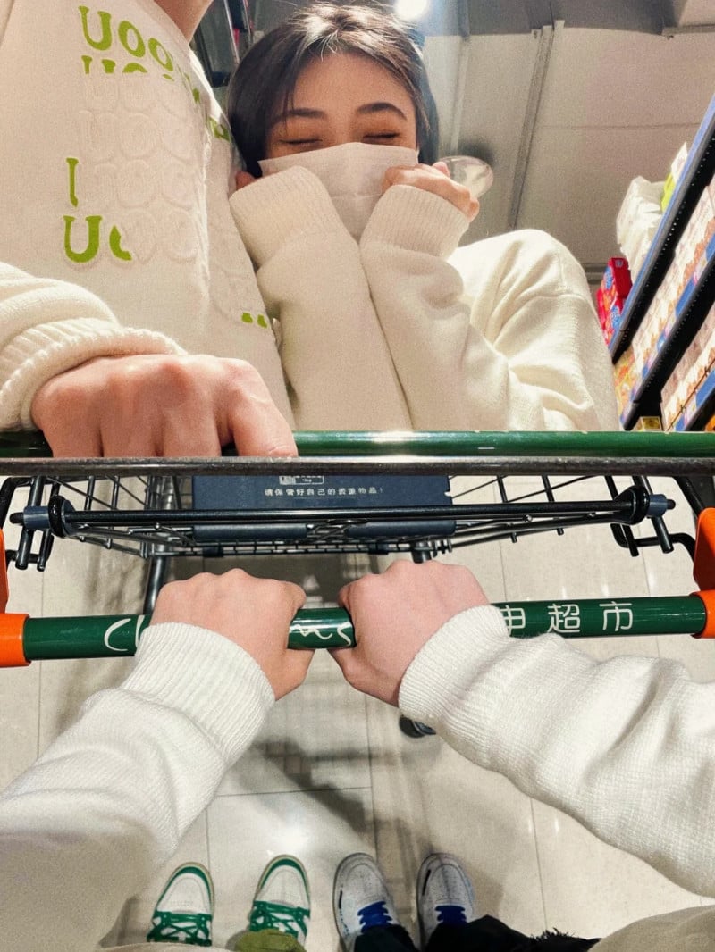 chụp ảnh với người yêu giấu mặt