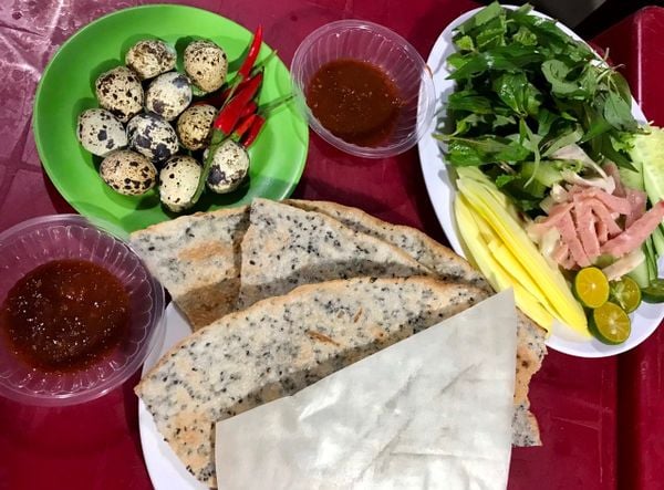 Bánh tráng mắm ruốc tại Phan Thiết