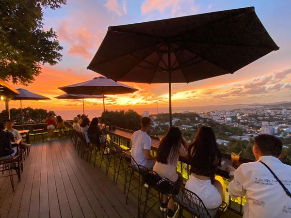 Chuồn Chuồn Bistro & Sky Bar - view sống ảo cực chất trên đỉnh đồi Sao Mai