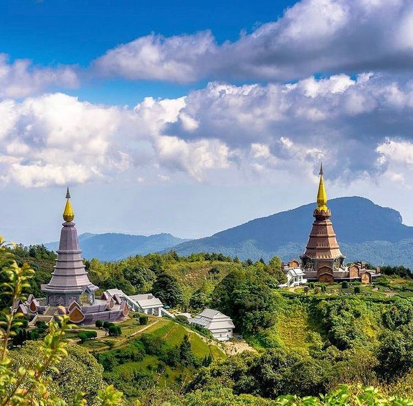 chiang mai king queen pagodas