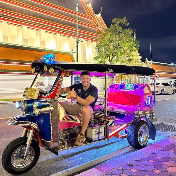 Songthaews và Tuk-Tuk tại Thái lan