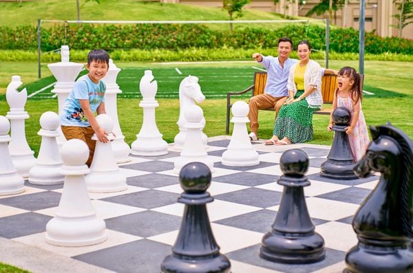 Bàn cờ vua lớn tại holiday inn resort Hồ Tràm