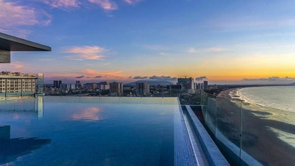 Hồ bơi tầng thượng tại Khách sạn Premier Pearl Vũng Tàu