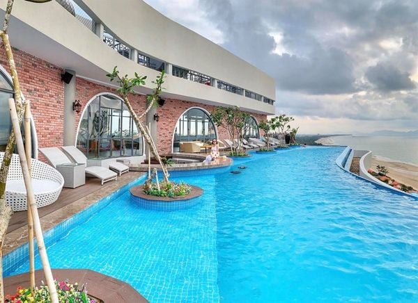 Cao hotel - khách sạn có hồ bơi vô cực đẹp ở Vũng Tàu
