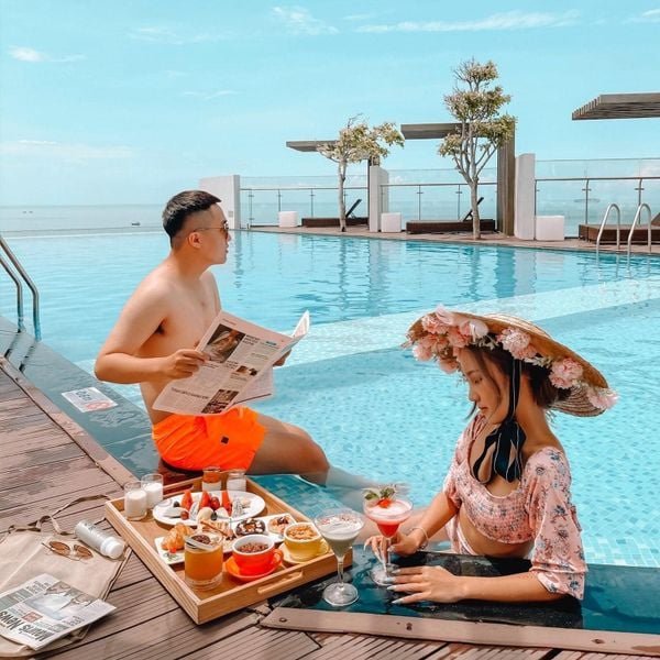 Chụp hình sống ảo tại hồ bơi vô cực khách sạn ibis Styles Vũng Tàu