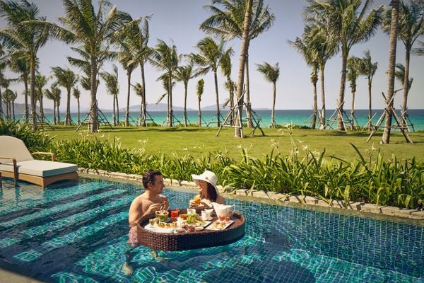 Biệt thự hồ bơi sát biển 3 phòng ngủ tại Movenpick Cam Ranh