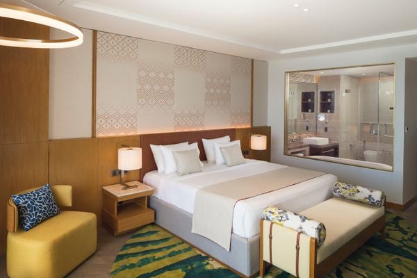 Phòng Deluxe hướng biển tại Movenpick Cam Ranh