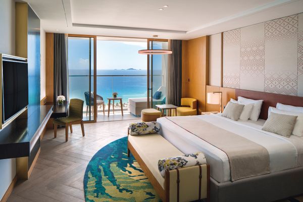 Phòng Deluxe hướng biển tại Movenpick Cam Ranh
